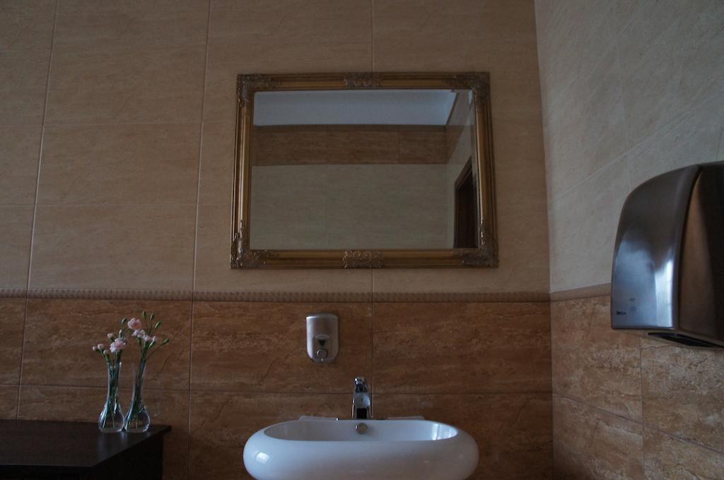 Dworska Elektrownia Hotel Kędzierzyn-Koźle Buitenkant foto