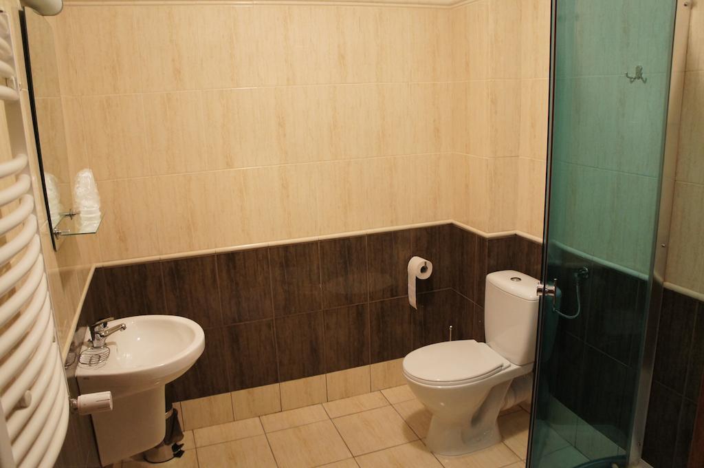 Dworska Elektrownia Hotel Kędzierzyn-Koźle Kamer foto