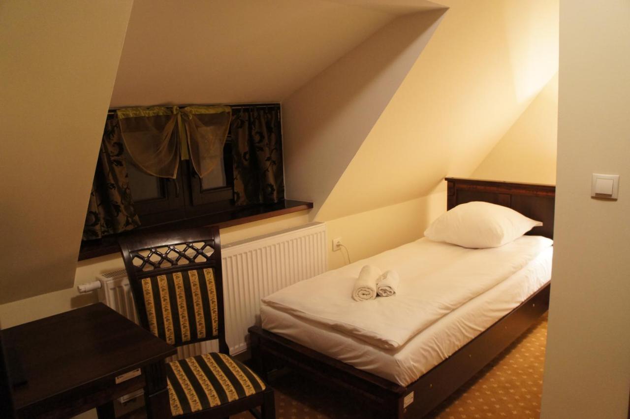 Dworska Elektrownia Hotel Kędzierzyn-Koźle Buitenkant foto