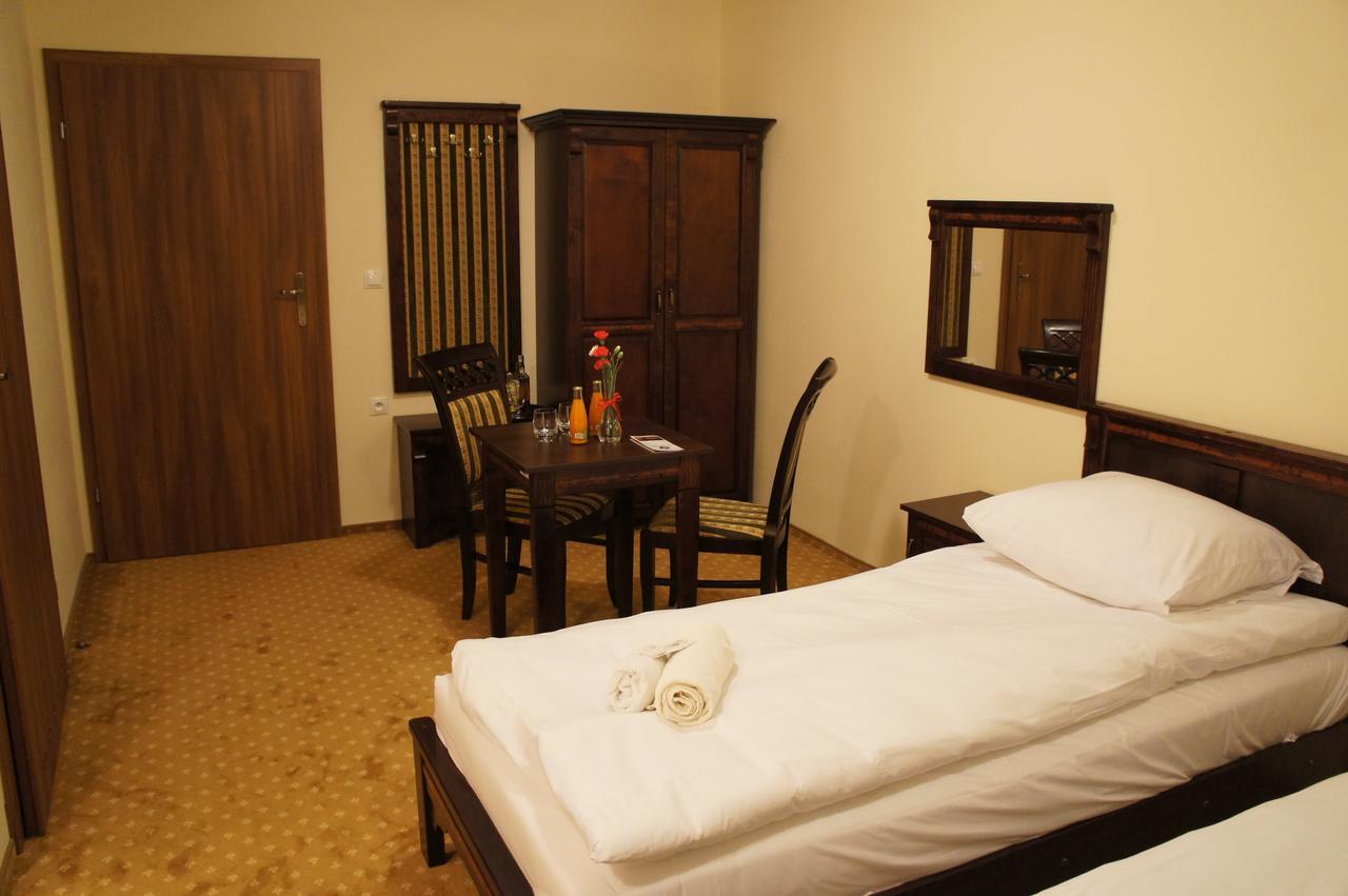 Dworska Elektrownia Hotel Kędzierzyn-Koźle Buitenkant foto