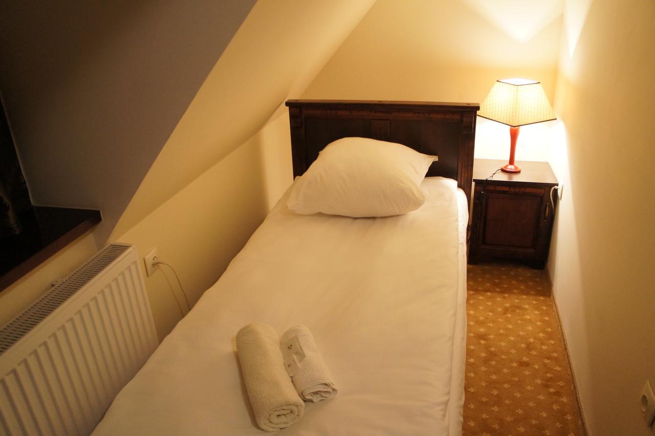 Dworska Elektrownia Hotel Kędzierzyn-Koźle Buitenkant foto