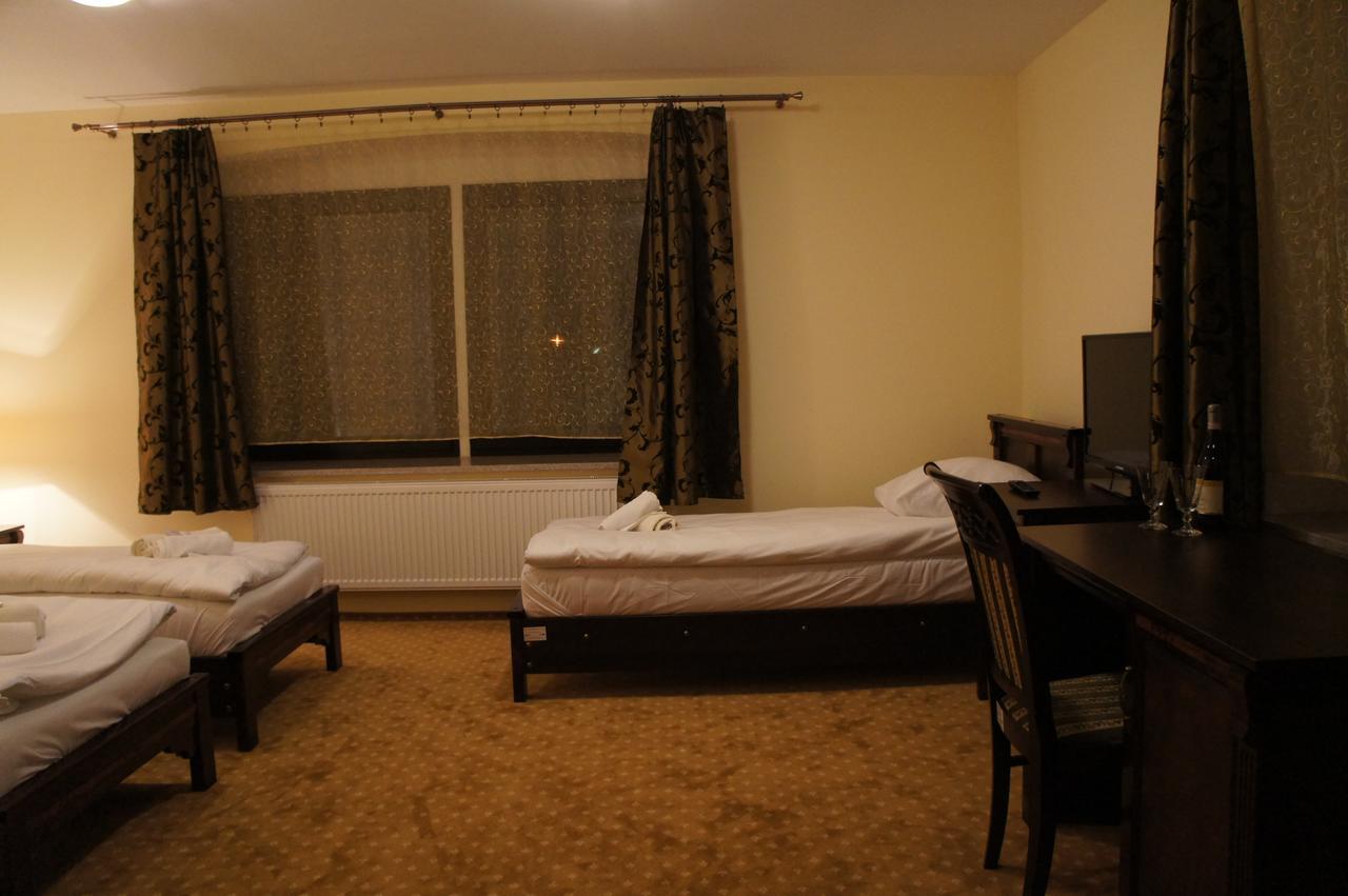 Dworska Elektrownia Hotel Kędzierzyn-Koźle Buitenkant foto